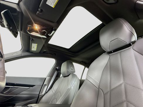 Used 2025 BMW 530i xDrive w/ Premium Package image 23