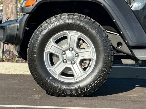 Used 2022 Jeep Wrangler Unlimited Sport image 36