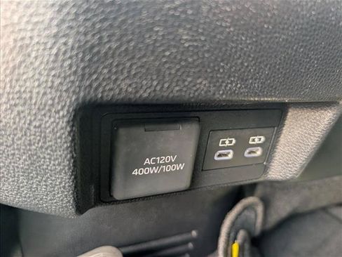 Used 2025 Toyota Tacoma Limited AWD/4WD image 19
