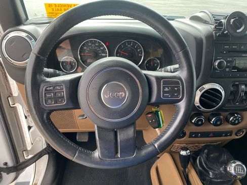 Used 2016 Jeep Wrangler Unlimited Sahara w/ Connectivity Group image 16