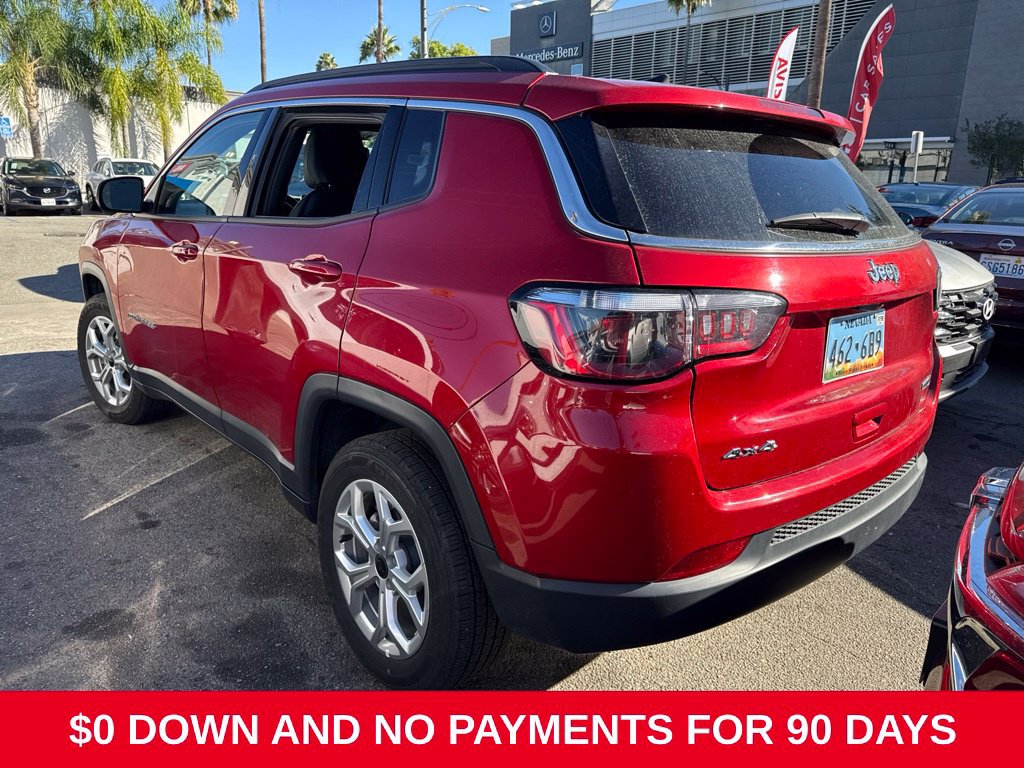 Used 2025 Jeep Compass Latitude w/ Sun & Sound Group AWD/4WD image 7