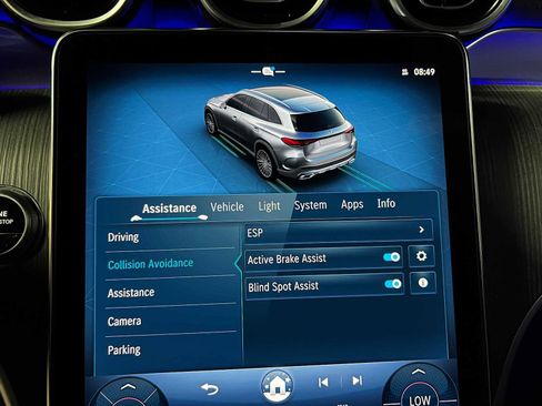 Used 2025 Mercedes-Benz GLC 300 4MATIC image 32