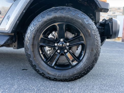 Used 2023 Jeep Wrangler Unlimited Sahara image 11