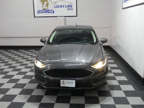 Used 2018 Ford Fusion SE image 3