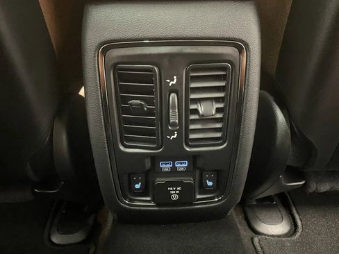 Used 2020 Jeep Grand Cherokee Overland AWD/4WD image 30