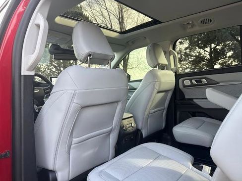 Certified 2025 Ford Explorer Platinum w/ Ultimate Package image 23