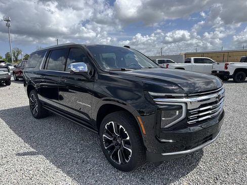New 2026 Chevrolet Suburban Premier AWD/4WD image 1