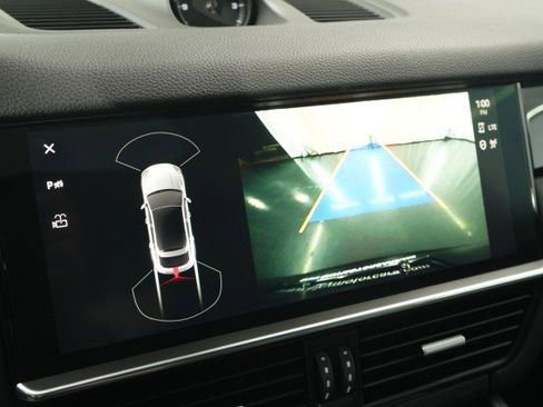 Used 2023 Porsche Cayenne Platinum Edition image 44