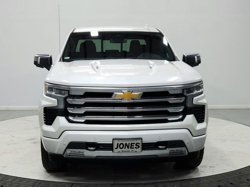 Used 2024 Chevrolet Silverado 1500 High Country image 2