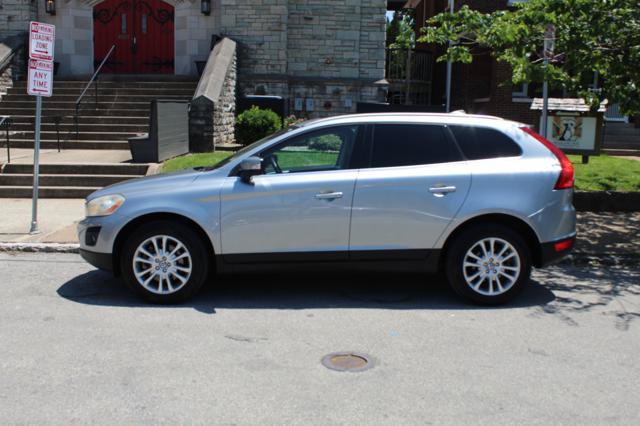 Used 2010 Volvo XC60 T6 AWD/4WD image 9