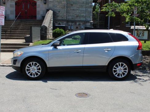 Used 2010 Volvo XC60 T6 AWD/4WD image 9