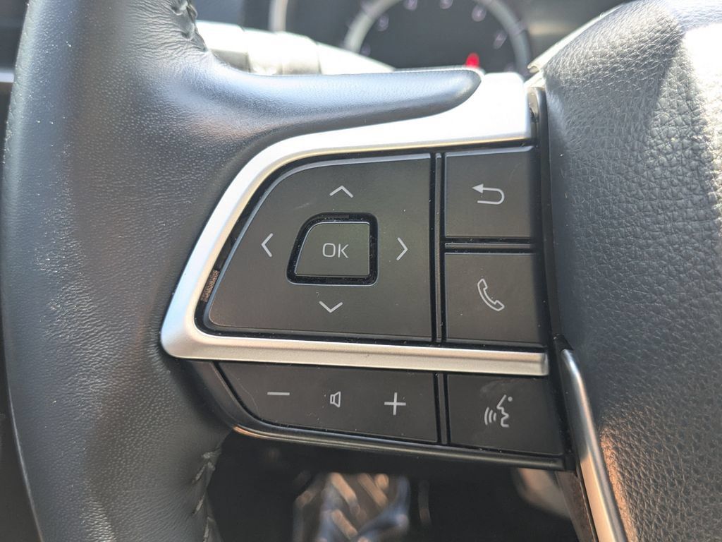 Used 2024 Toyota Highlander XSE FWD image 12