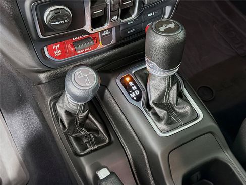Used 2024 Jeep Wrangler Unlimited Sport AWD/4WD image 22