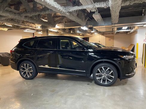 Certified 2023 Acura MDX SH-AWD w/ Technology Package image 6