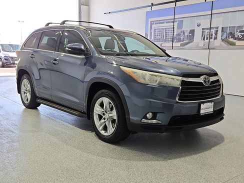 Used 2015 Toyota Highlander Limited Platinum AWD/4WD image 4