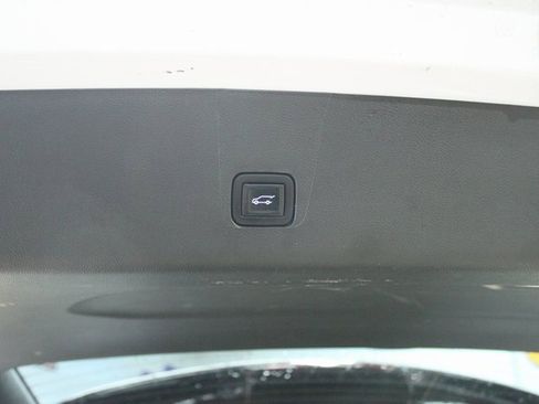 Used 2022 Chevrolet Traverse LT image 14