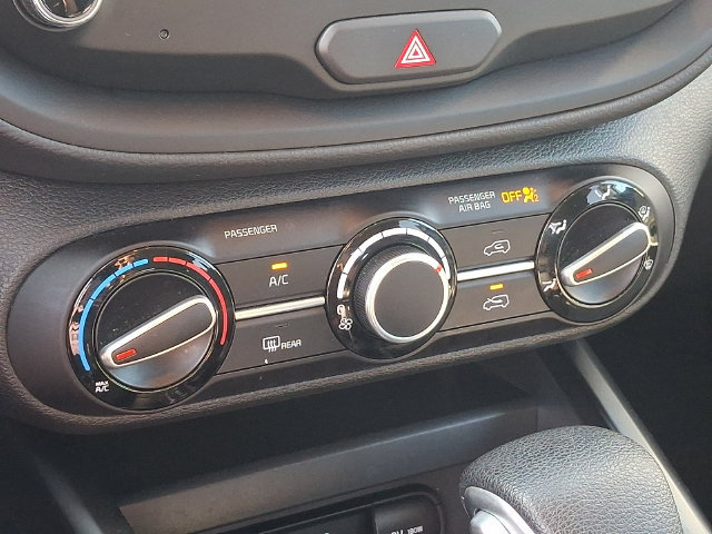 Used 2025 Kia Soul LX w/ LX Technology Package FWD image 15