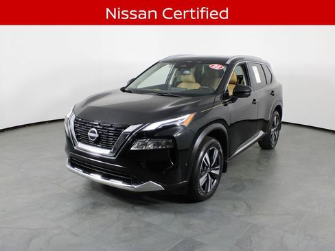 Used 2023 Nissan Rogue Platinum image 2
