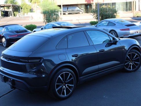 Used 2025 Porsche Macan 4 Electric image 18