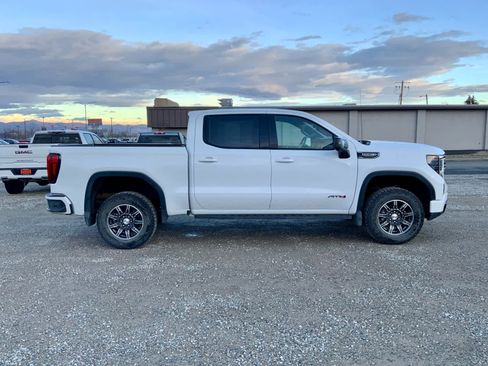 Used 2024 GMC Sierra 1500 AT4 w/ Technology Package image 6