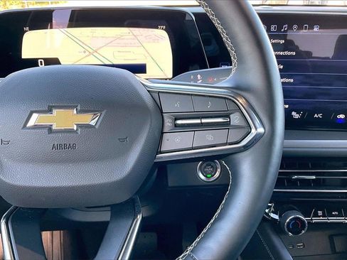 Certified 2025 Chevrolet Traverse LT image 11