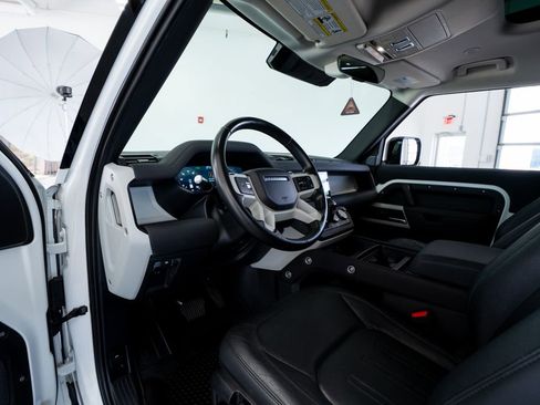 Used 2022 Land Rover Defender 90 S image 32