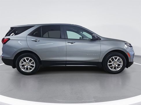 Certified 2024 Chevrolet Equinox LS w/ LS Convenience Package image 3