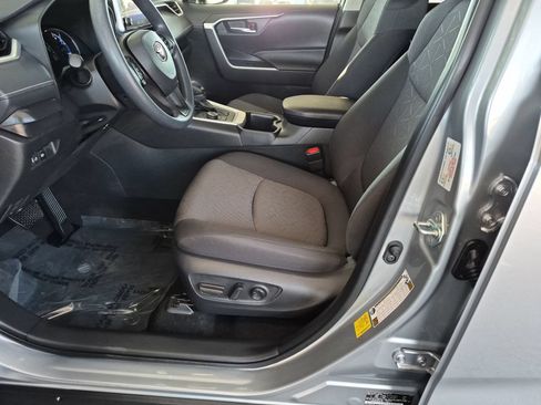 Used 2025 Toyota RAV4 XLE AWD/4WD image 13