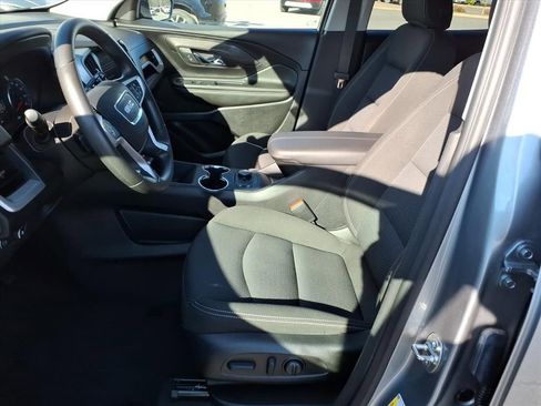 Used 2024 GMC Terrain SLE w/ Driver Convenience Package image 12