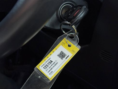 Used 2017 Jeep Wrangler Unlimited Sahara w/ Connectivity Group AWD/4WD image 12