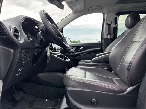 Used 2019 Mercedes-Benz Metris Passenger image 18
