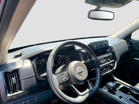 Used 2022 Nissan Pathfinder SL w/ SL Black Package FWD image 11