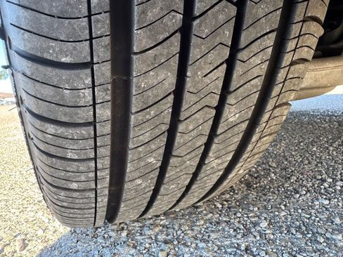 Used 2017 Ford Fusion SE w/ Fusion SE Technology Package image 10