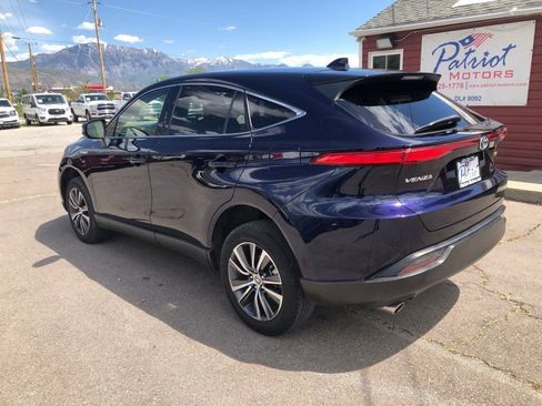 Used 2021 Toyota Venza LE AWD/4WD image 3