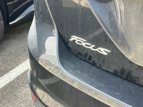 Used 2014 Ford Focus SE w/ SE Winter Package image 9