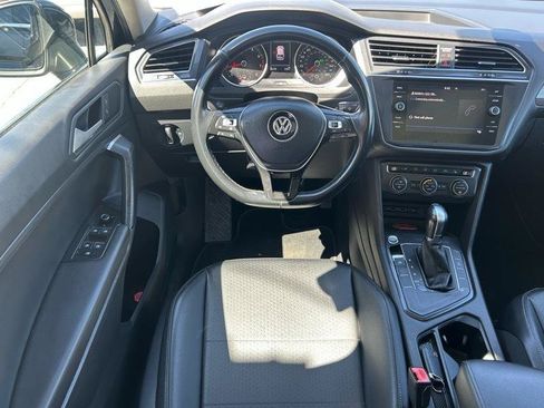 Used 2019 Volkswagen Tiguan SE w/ Panoramic Sunroof Package FWD image 9