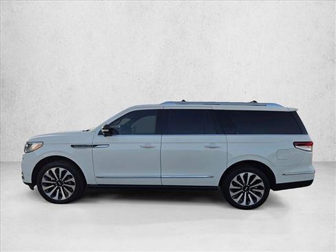 Used 2022 Lincoln Navigator L Reserve AWD/4WD image 9