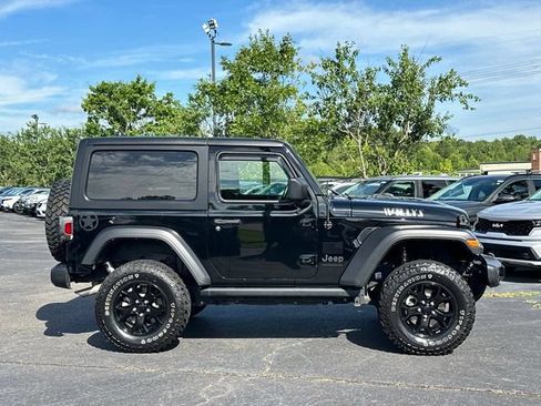 Used 2022 Jeep Wrangler Sport AWD/4WD image 6