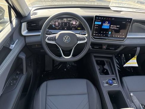 New 2026 Volkswagen Tiguan SE FWD image 8