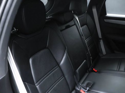 Used 2022 Porsche Cayenne Platinum Edition AWD/4WD image 30