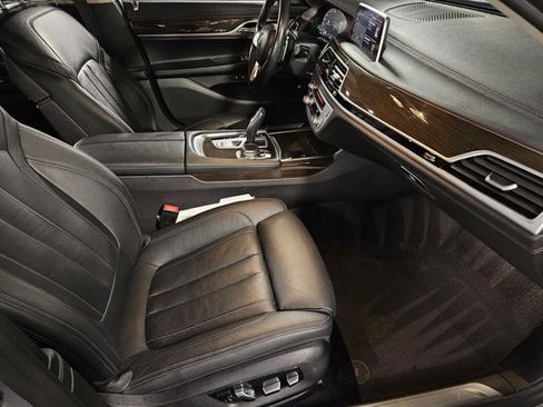 Used 2020 BMW 740i RWD image 22