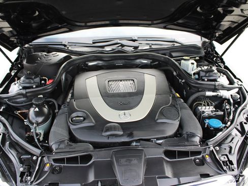 Used 2011 Mercedes-Benz E 550 4MATIC Sedan image 38