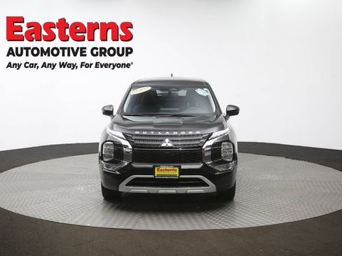 Used 2023 Mitsubishi Outlander SE image 54