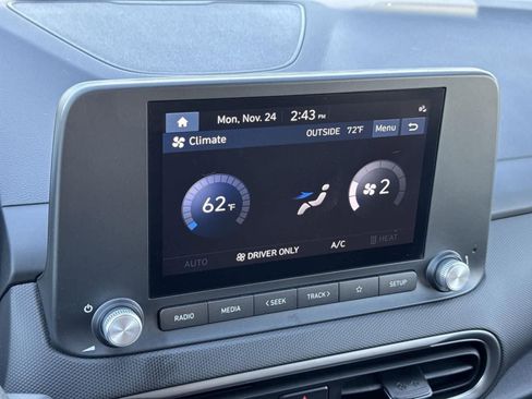 Used 2023 Hyundai Kona SE image 13