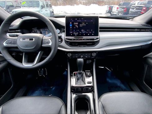 Used 2024 Jeep Compass Limited image 13