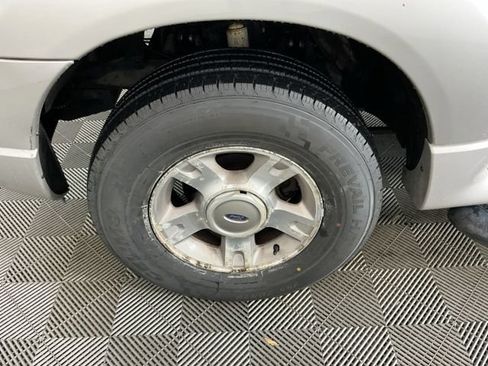 Used 2004 Ford Explorer Sport Trac XLT AWD/4WD image 24