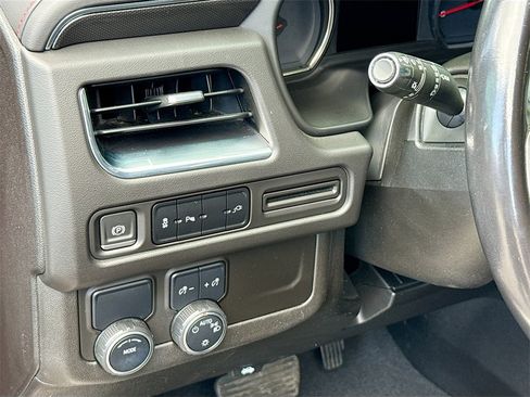 Used 2021 Chevrolet Suburban RST image 11