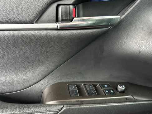 Used 2022 Toyota Camry XSE w/ Navigation Upgrade Package image 11