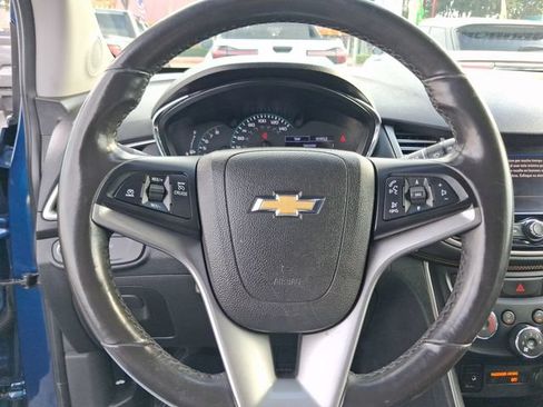 Used 2020 Chevrolet Trax LT w/ LT Convenience Package FWD image 15