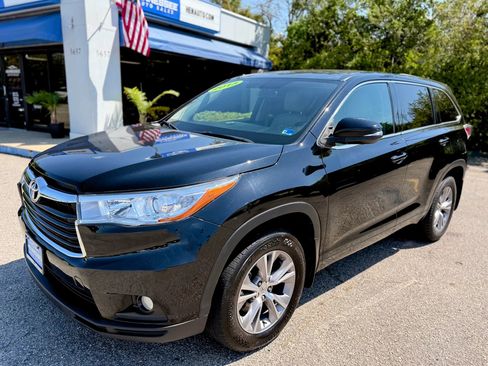 Used 2015 Toyota Highlander Plus AWD/4WD image 25